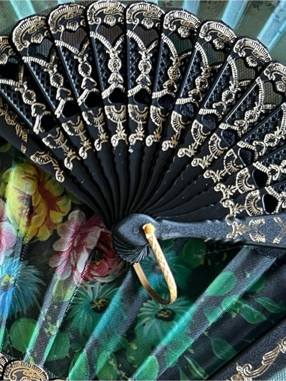 10 Lace Hand Fan with Multicolor Floral Fabric - Picture 2 of 12